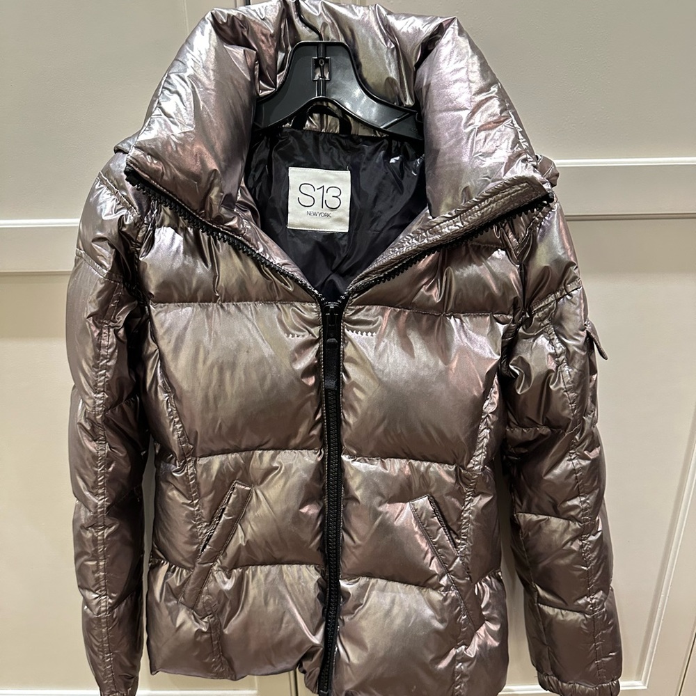 S13 New York Women’s metallic puffer jacket with detachable hood. Size Small